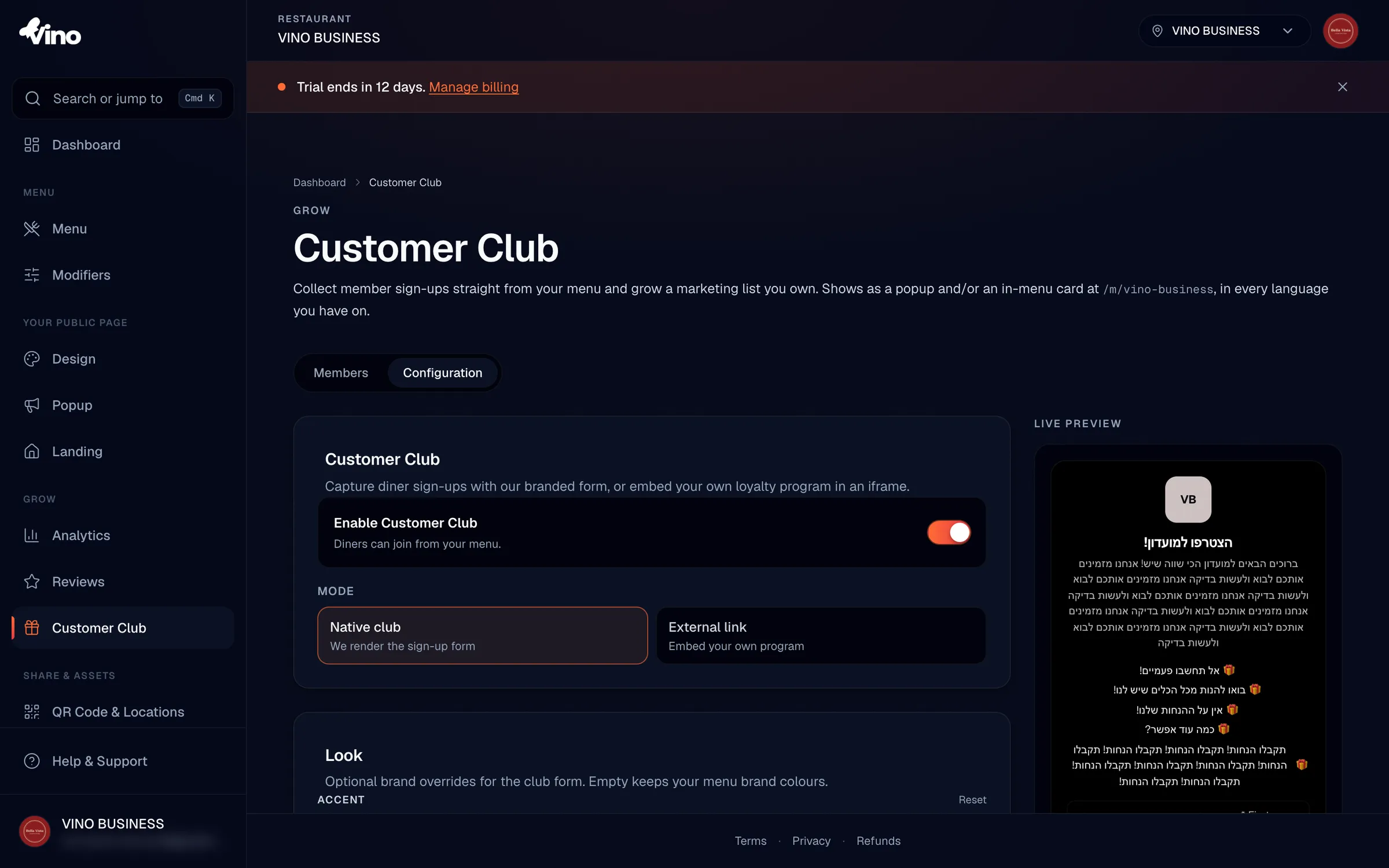 La dashboard del Customer Club che mostra la scheda Configurazione con l'interruttore Attiva in alto, il selettore Modalità impostato su Club nativo e la sezione Testi con i campi Titolo e Introduzione del club, con un'anteprima dal vivo del modulo di iscrizione lato cliente a destra.